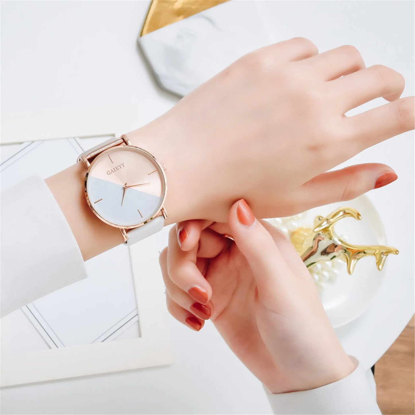Women'S Watch Set Luxury Fashion Light Luxury Geometric Stitching Quartz Style Pu Leather Strap Round Dial Women'S Gift