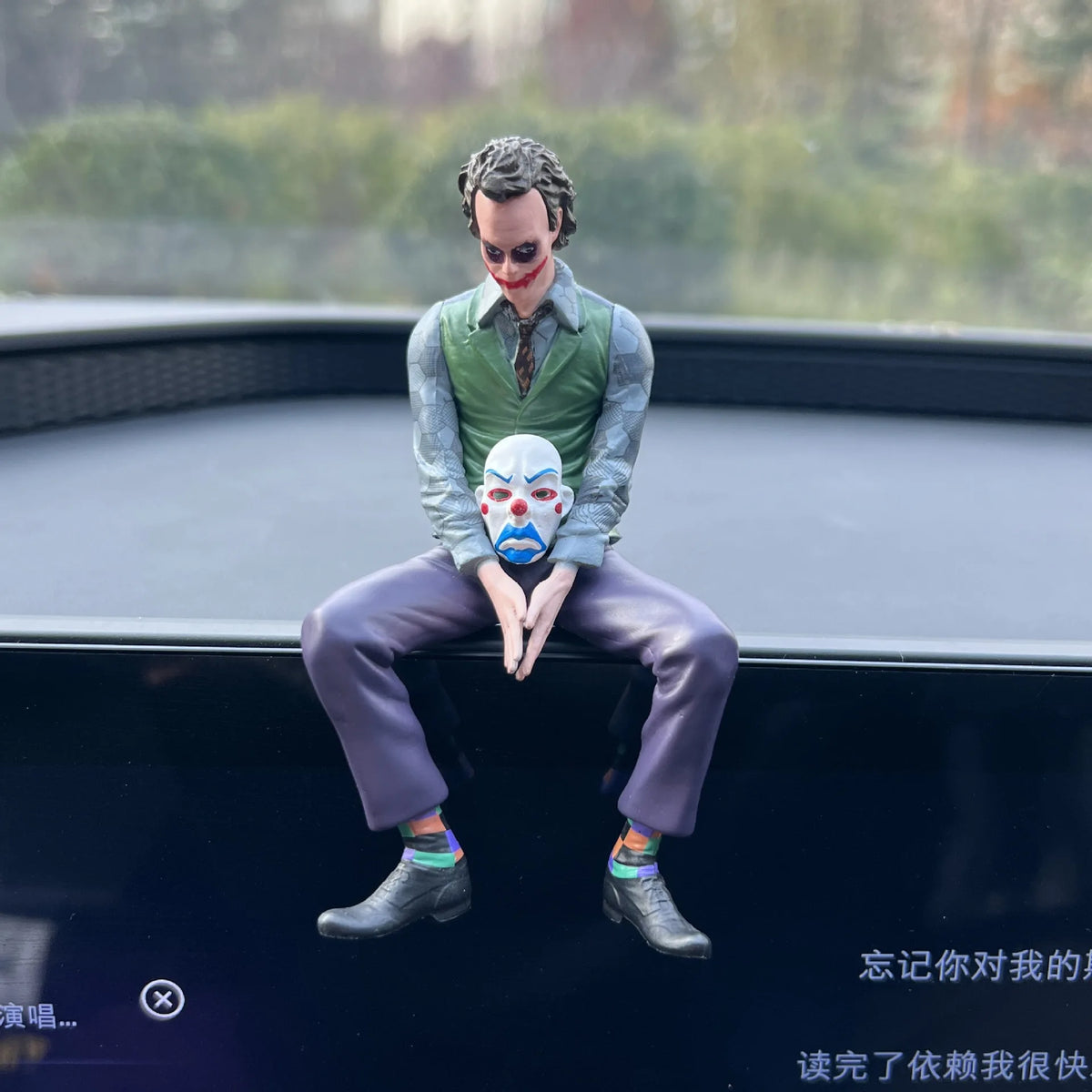 10cm Joker Heath Ledger Sitting Posture Figures Roof Decoration Car Doll Tail And Roof Pendant Model Collectable Statue Toys