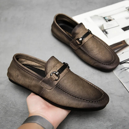 Breathable men's casual shoes in spring and summer leisure trend retro horse-bit buckle bean shoes fashion set foot pedal.