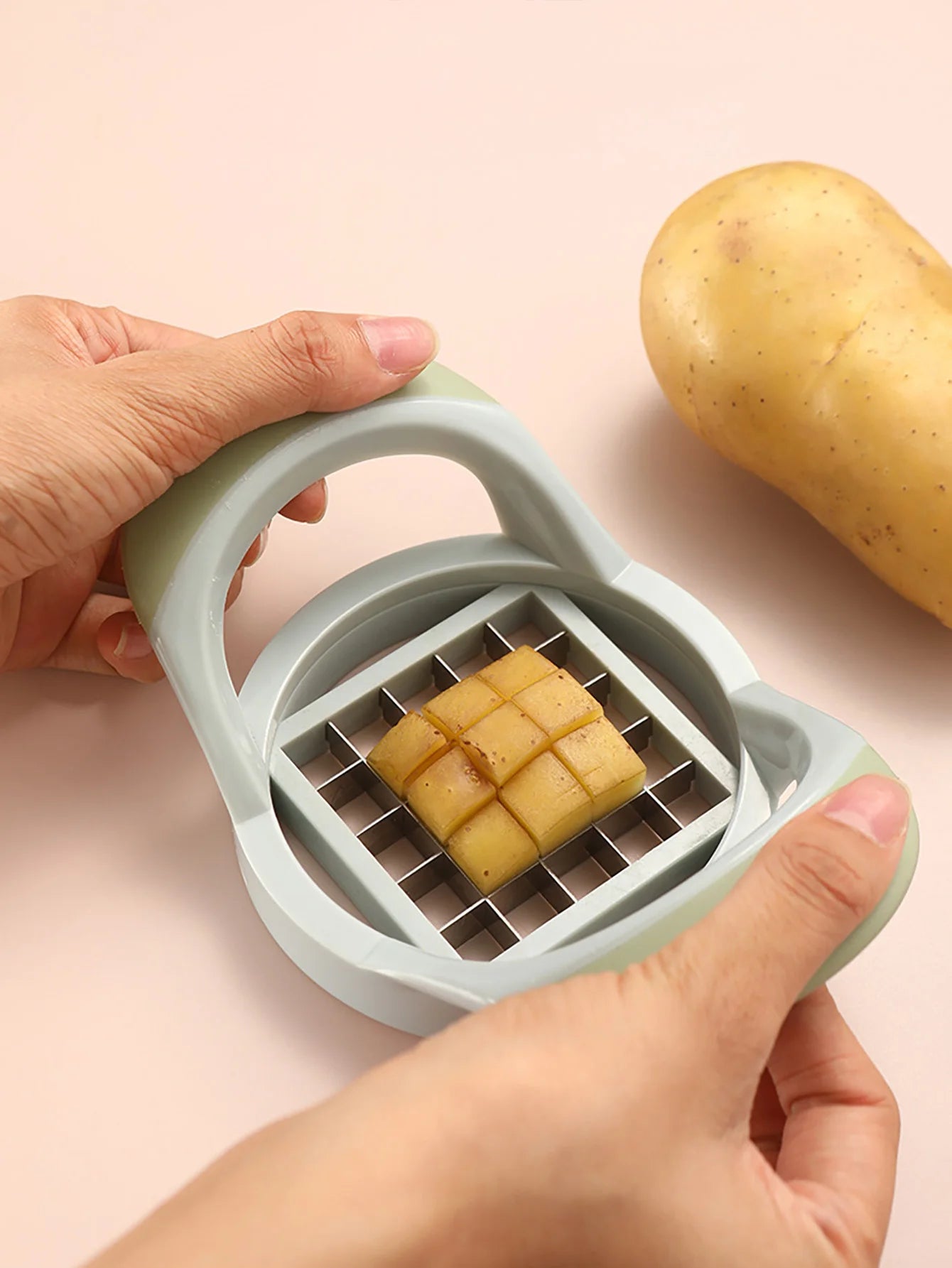 Stainless Steel Apple Cutter Corer And Slicer Lightweight Anti-slip Handle Kitchen Tool for Easy Fruit Preparation