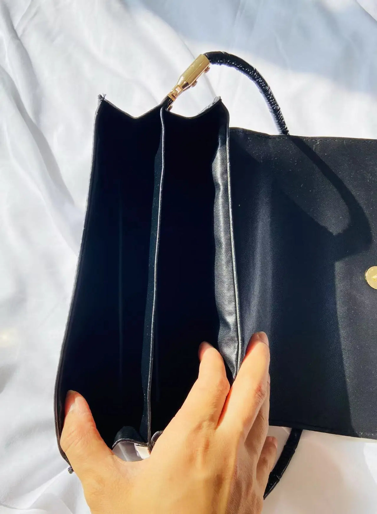 Purely Handmade Luxury High-End Women's Shoulder Bag with Heavy-Duty Diamond Embellishment, European and American Classic Style Gold Moissanite Rhinestone Bag, Fixed Shoulder Strap Crocodile Pattern Pu Backpack, Sparkling Rhi