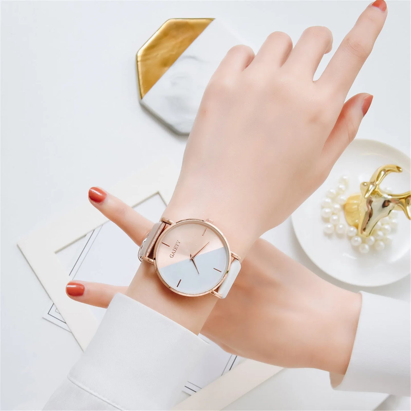 Women'S Watch Set Luxury Fashion Light Luxury Geometric Stitching Quartz Style Pu Leather Strap Round Dial Women'S Gift