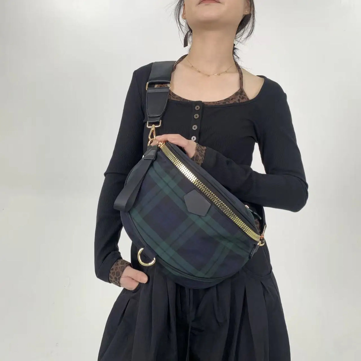 Ladies' fashionable minimalist versatile crossbody bag with broadband grid pattern and lightweight casual handbag